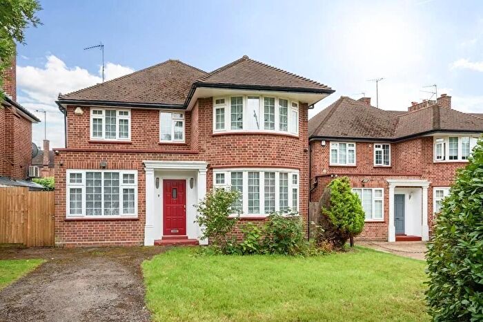 4 Bedroom Detached House To Rent In Hendon Avenue, London, N3