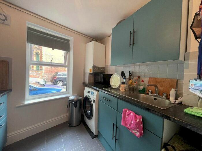 1 Bedroom Flat To Rent In Mina Road, St Werburghs, Bristol, BS2