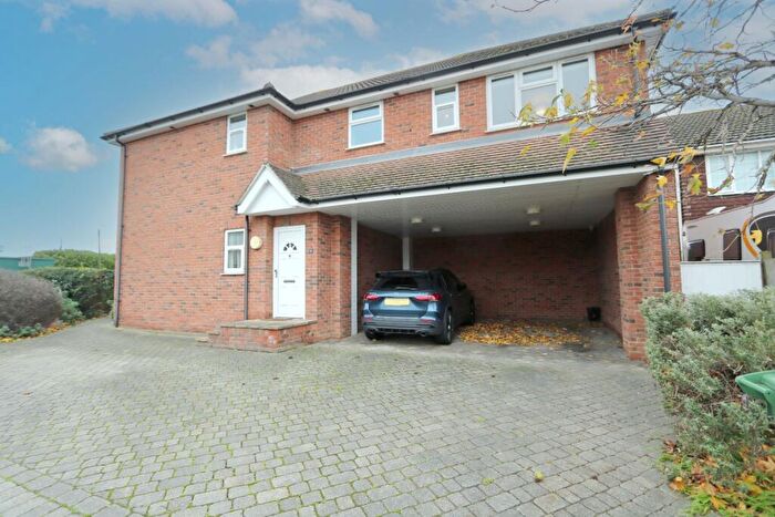 2 Bedroom Maisonette For Sale In Sadlers Mead, Benfleet, Essex, SS7