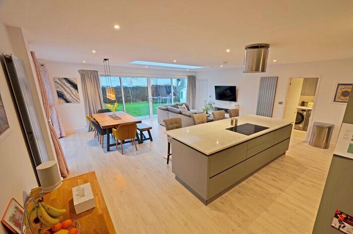 6 Bedroom Detached House For Sale In Church Road, Shortlanesend, Truro, TR4