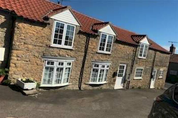 2 Bedroom Cottage To Rent In High Street, Snainton, YO13