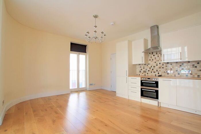 3 Bedroom Maisonette To Rent In Western Road, Hove, BN3