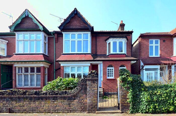 4 Bedroom Maisonette To Rent In Kerrison Road, Ealing, London, W5