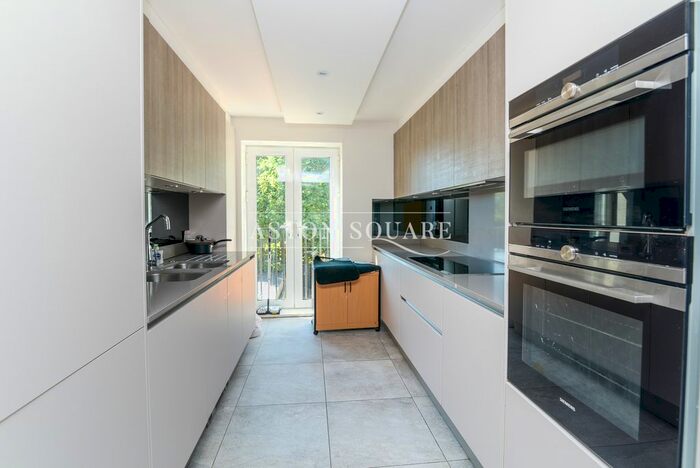 3 Bedroom Flat To Rent In Parson Street, London, NW4