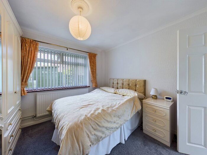 2 Bedroom Semi-Detached Bungalow For Sale In Seaview Road, Canvey Island, SS8