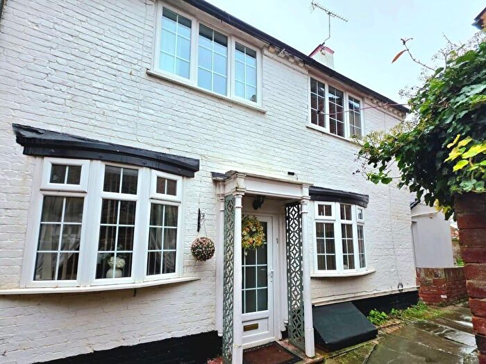 3 Bedroom Semi-Detached House To Rent In Back Park Place, Worksop, S80