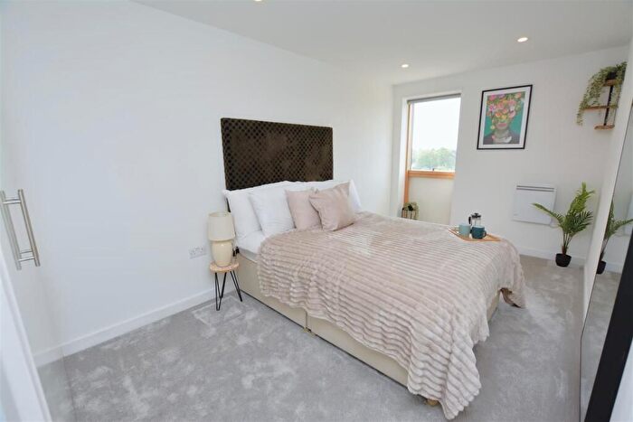 Studio To Rent In Islington, London, N7