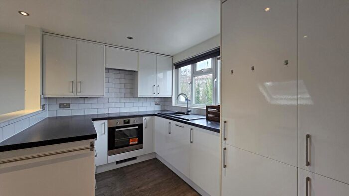 2 Bedroom Flat To Rent In Milton Road, Gravesend, DA12