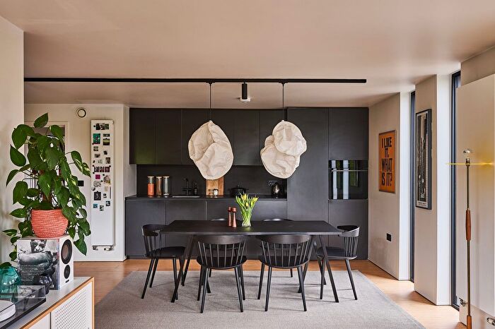 2 Bedroom Flat For Sale In Albany Road, London, SE5