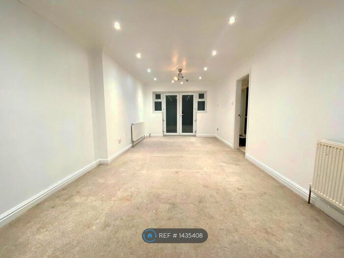 5 Bedroom Terraced House To Rent In Barnford Crescent, Oldbury, B68