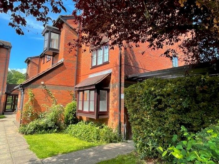 1 Bedroom Flat To Rent In Gladbeck Way, Enfield, Greater London, EN2