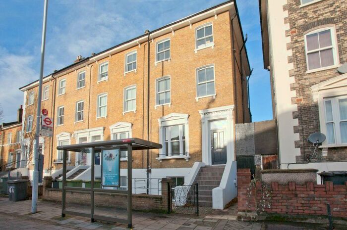 3 Bedroom Flat To Rent In Shardeloes Road, SE14