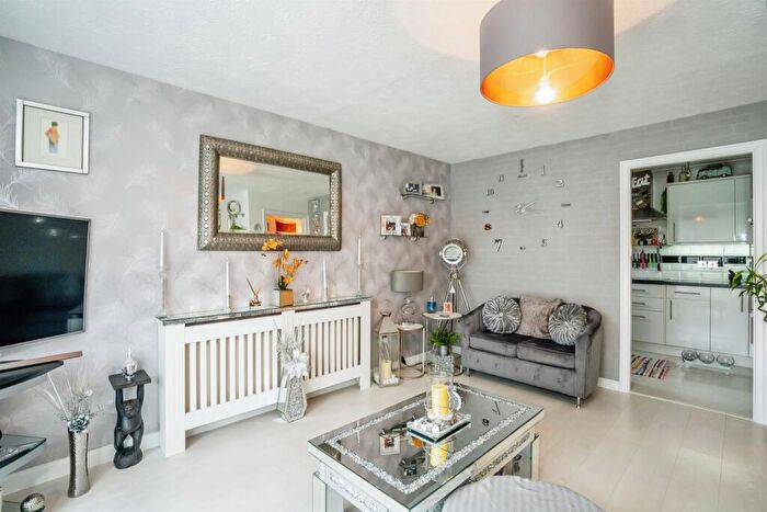 1 Bedroom Flat For Sale In Elmer Road, Bognor Regis, PO22