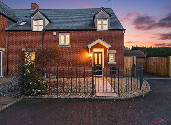 4 Bedroom Semi-Detached House For Sale In The Plantation, Hardwicke, GL2