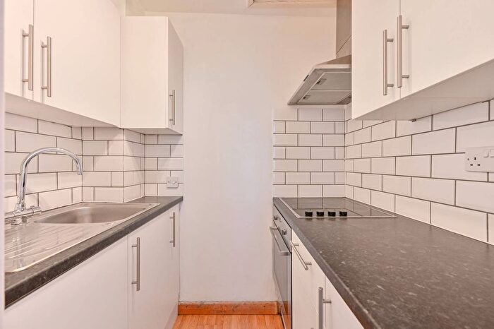 1 Bedroom Flat To Rent In Gloucester Terrace, Bayswater, London, W2