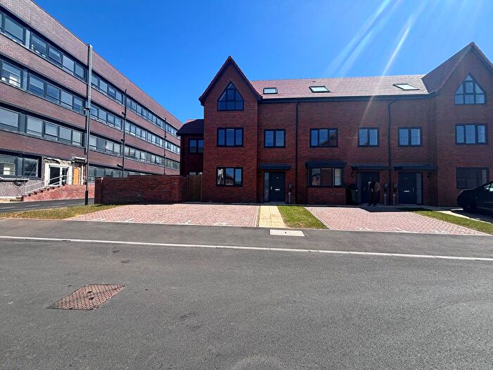 5 Bedroom Property To Rent In Osbourne Gardens, Aylesbury, HP21