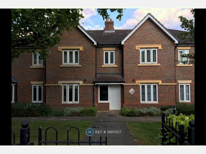 2 Bedroom Flat To Rent In Whitewood House, Surbiton, KT6