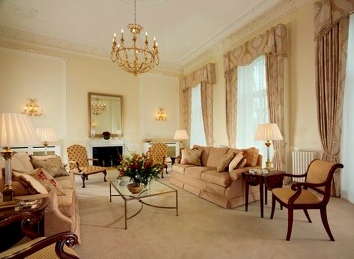 3 Bedroom Flat To Rent In Hyde Park Gate, Knightsbridge, London, SW7