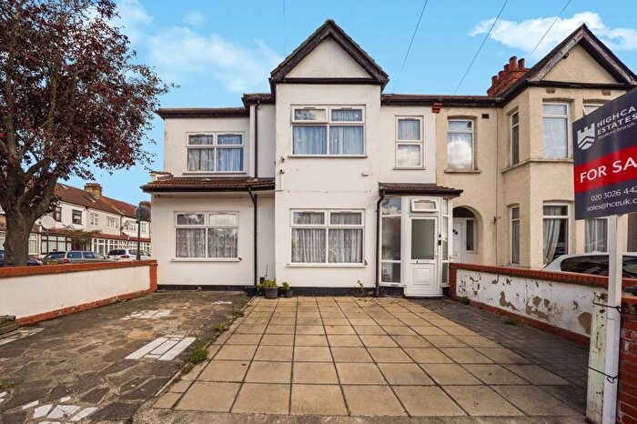 5 Bedroom End Of Terrace House For Sale In Gordon Road, Ilford, IG1