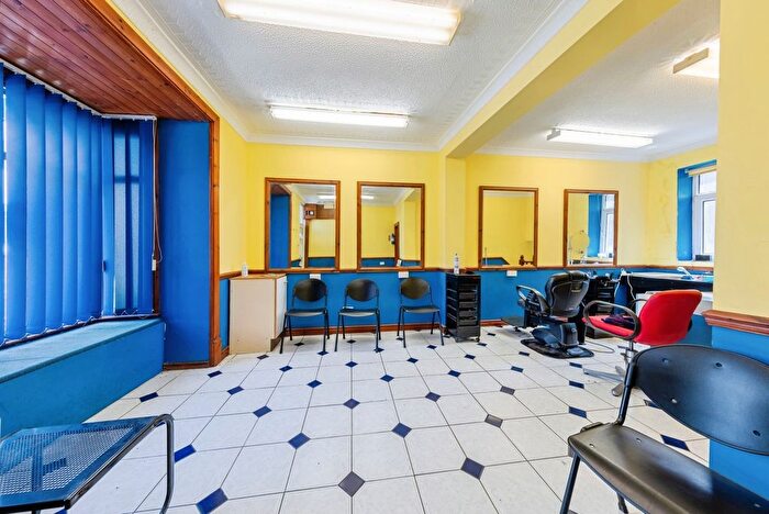 2 Bedroom Flat For Sale In Murray Street, Llanelli, Carmarthenshire, SA15