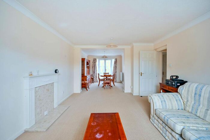 2 Bedroom Flat To Rent In Wittering Close, North Kingston, Kingston Upon Thames, KT2