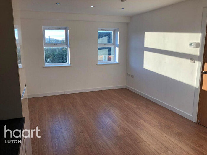 1 Bedroom Apartment For Sale In Old Bedford Road, Luton, LU2