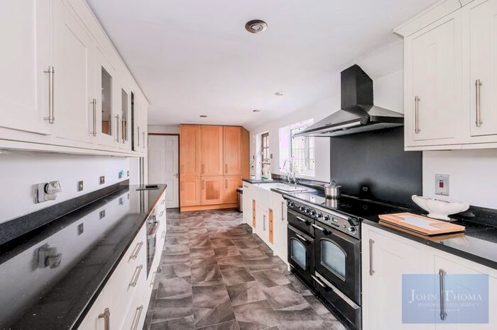 4 Bedroom Detached House For Sale In New Road, Lambourne End, Romford, RM4