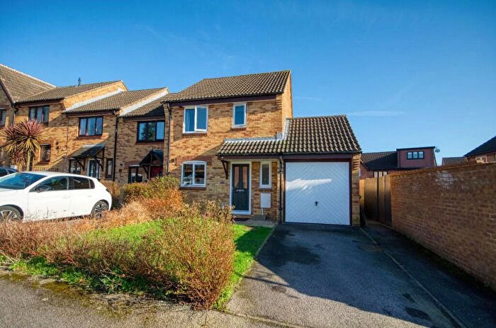 3 Bedroom End Of Terrace House For Sale In Flint Close, Netley Common, Hampshire, SO19