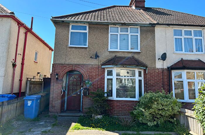 3 Bedroom Semi Detached House For Sale In Brookfield Road, Ipswich, IP1