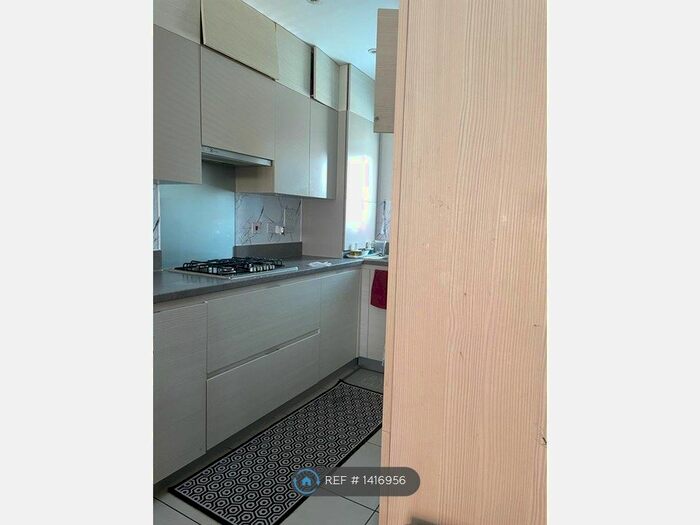 3 Bedroom End Of Terrace House To Rent In Twist Way, Slough, SL2