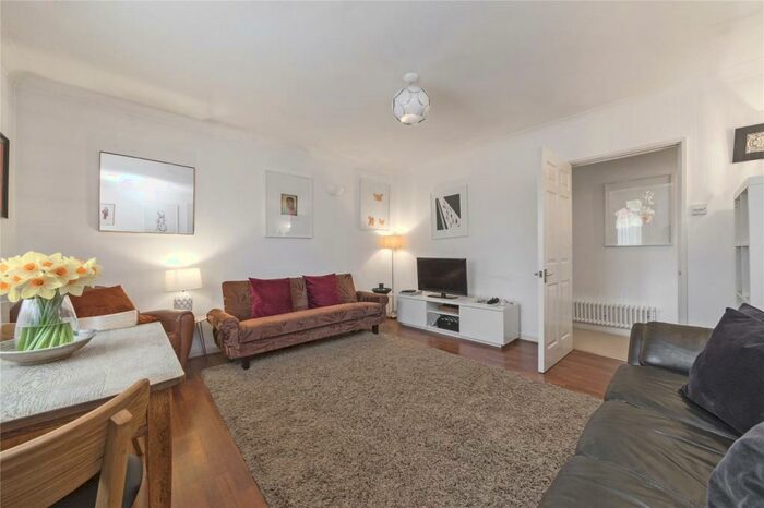 2 Bedroom Flat To Rent In West Ham Lane, London, E15