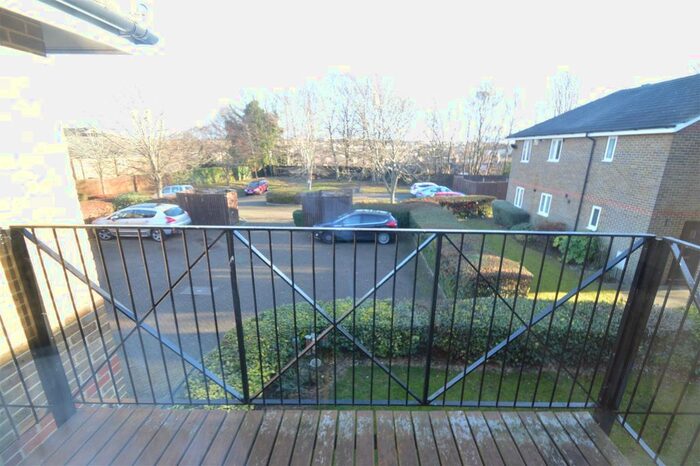 2 Bedroom Maisonette To Rent In Armada Way, Chatham, ME4