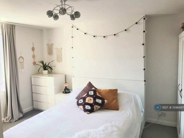 1 Bedroom Flat To Rent In Pevensey Road, Eastbourne, BN21