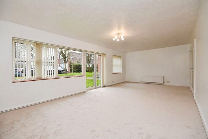 1 Bedroom Flat For Sale In Hutton Road, Shenfield, Brentwood, CM15