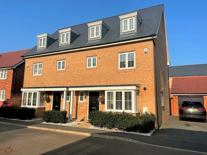 4 Bedroom Semi-Detached House To Rent In Limousin Avenue, Whitehouse Park, MK8