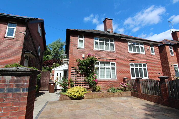 3 Bedroom Semi-Detached House To Rent In Laverdene Avenue, S17