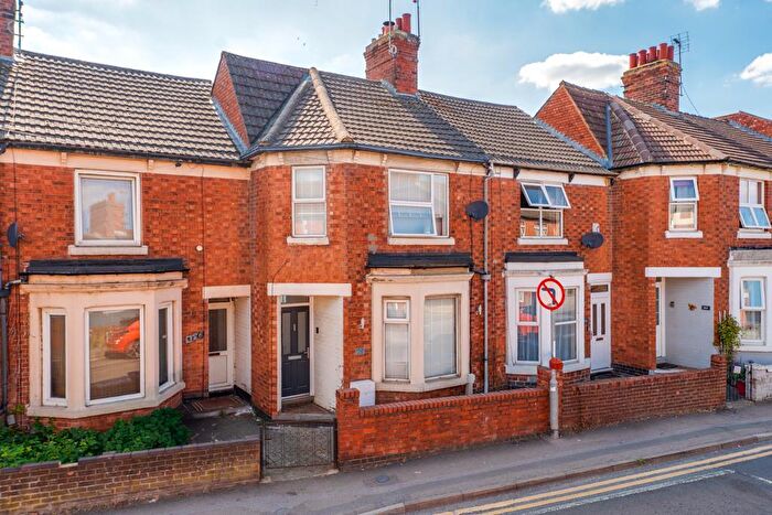3 Bedroom Terraced House For Sale In Bath Road, Kettering, NN16