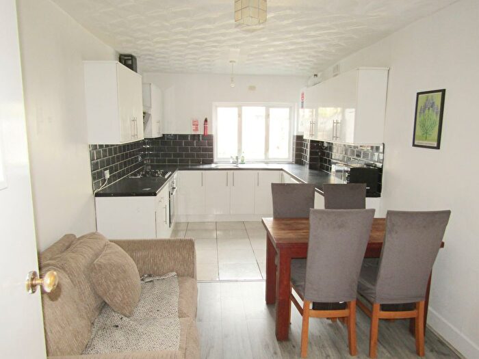 4 Bedroom Terraced House To Rent In Knotts Green Road, Leyton, E10