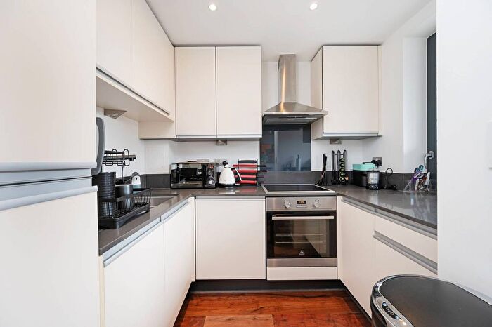 1 Bedroom Flat To Rent In Sloane Apartments, Aldgate, London, E1