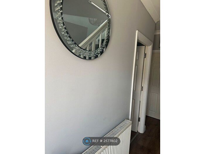 3 Bedroom Semi-Detached House To Rent In Glentworth Place, Slough, SL1