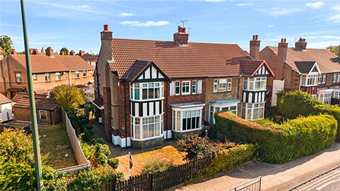 4 Bedroom Semi Detached House For Sale In Weelsby Road, Grimsby, DN32