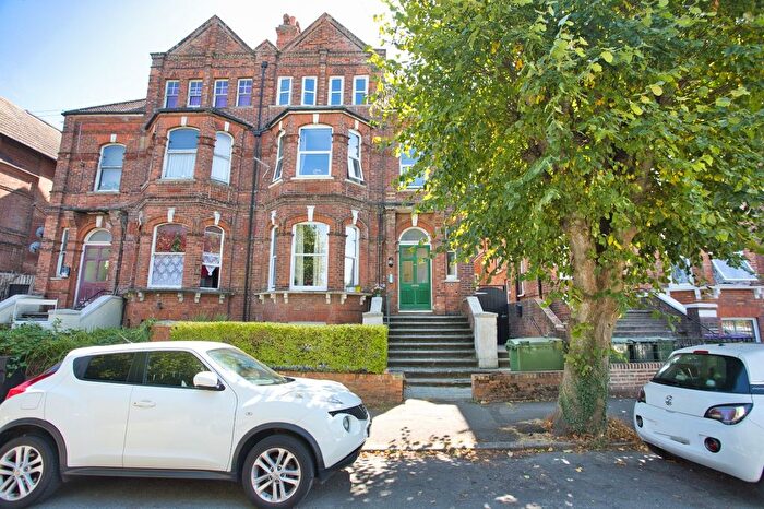 2 Bedroom Flat For Sale In Millfield, Folkestone, Kent, CT20
