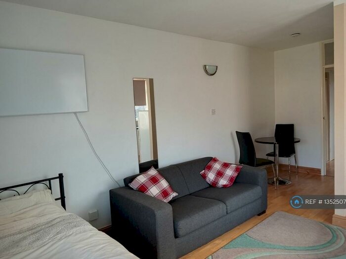 Studio To Rent In Deepdale Avenue, Stapleford, Nottingham, NG9