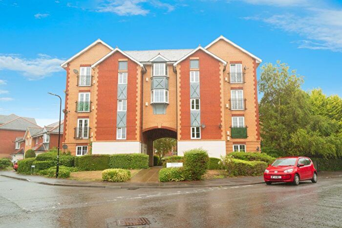 2 Bedroom Flat For Sale In Campbell Drive, Cardiff, CF11