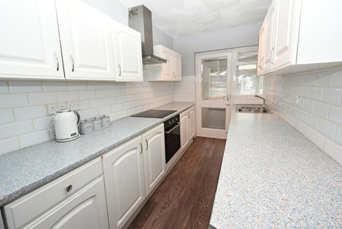 1 Bedroom Bungalow For Sale In Landsburg Road, Canvey Island, Essex, SS8