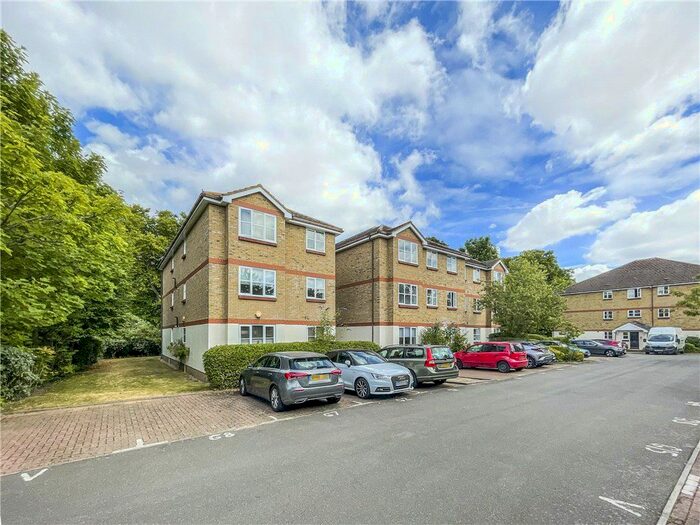 2 Bedroom Flat To Rent In Braddock Close, Isleworth, TW7