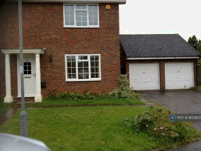 4 Bedroom Detached House To Rent In Sandy Close, Buckingham, MK18
