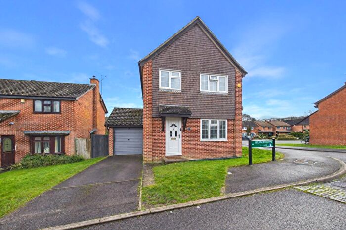 3 Bedroom Detached House For Sale In Highworth Way, Tilehurst, Reading, Berkshire, RG31