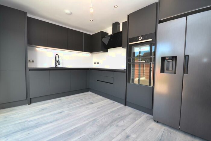 3 Bedroom Semi-Detached House To Rent In Hearns Road Orpington, BR5