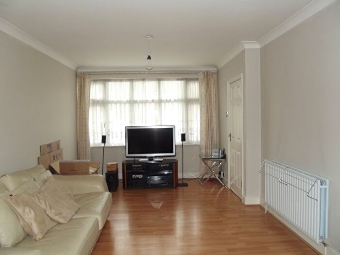 2 Bedroom Property To Rent In Queens Drive, Waltham Cross, EN8